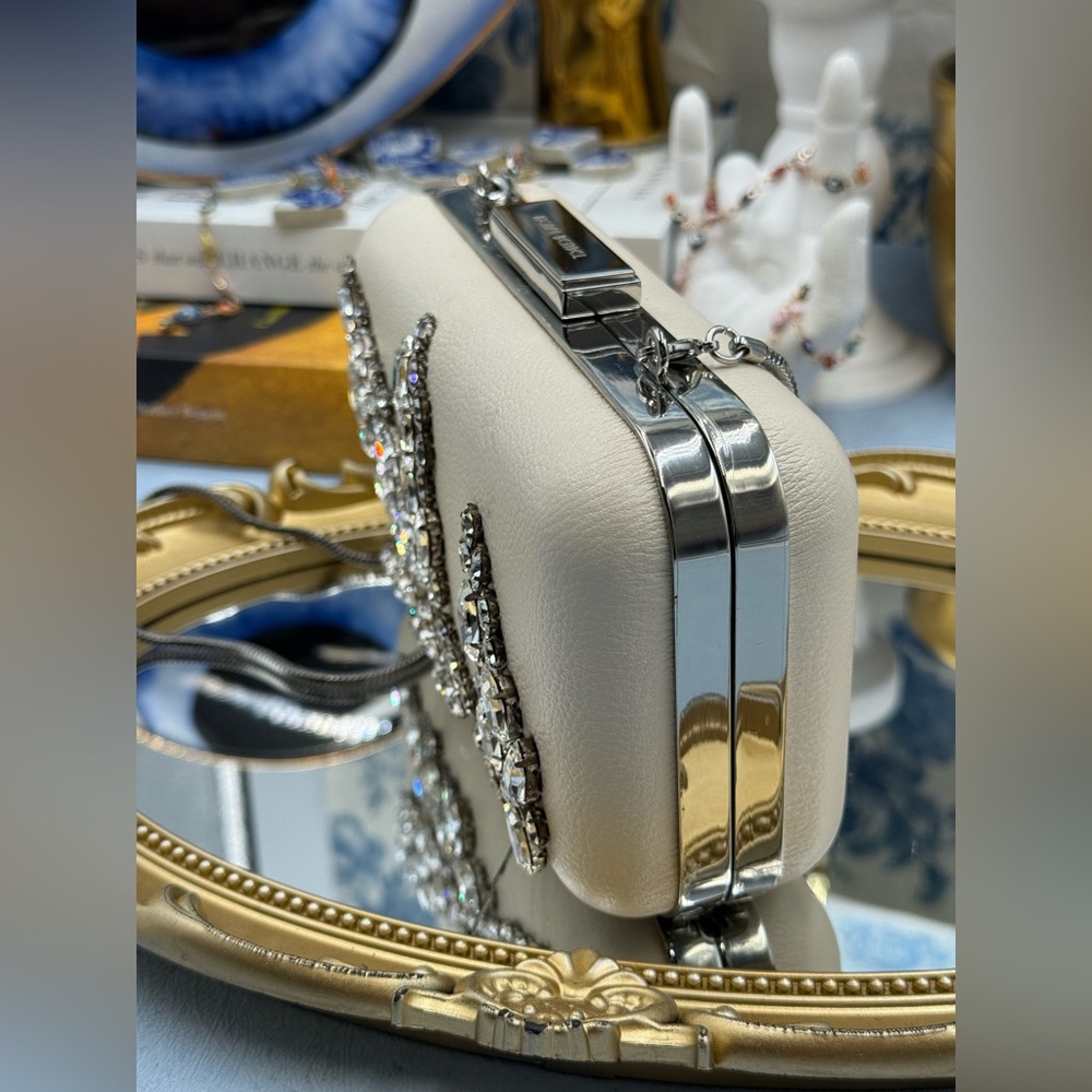 🆕 HENRI BENDEL 🧿 NWOT Ivory Leafy Crystal Embellished Clutch, with Chain Strap - Picture 6 of 15